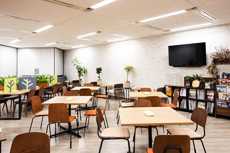 カフェのようにリラックスできるリフレッシュルーム